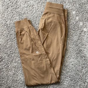 LULULEMON Dance Studio Mid-Rise Full Length Pant size 2